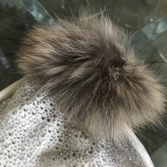 ✨Crystal Embellished Beanie W/ Fox Fur Pom Pom✨ - Picture 5 of 6